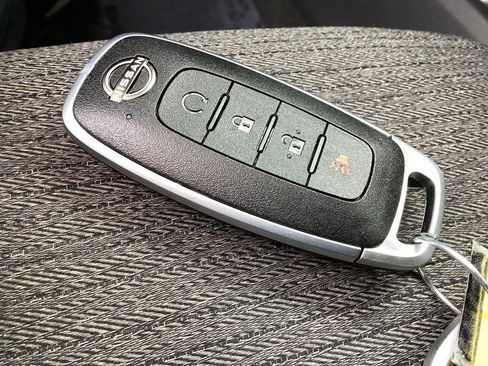 Used 2023 Nissan Rogue SV image 27