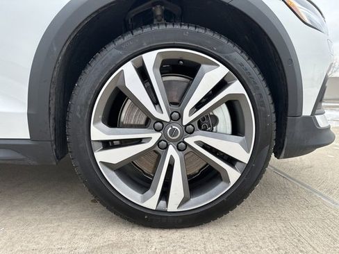 Certified 2025 Volvo V60 B5 Cross Country Plus image 11
