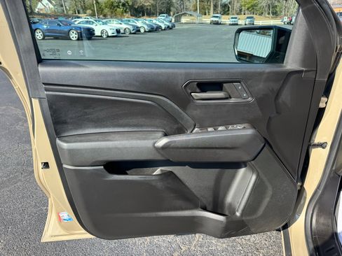 Used 2024 Chevrolet Colorado Trail Boss w/ Technology Package image 13