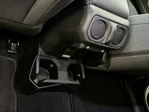 Used 2025 Jeep Wrangler Sahara image 27