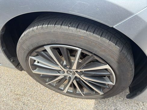 Used 2024 Lexus ES 350 w/ Premium Package image 4