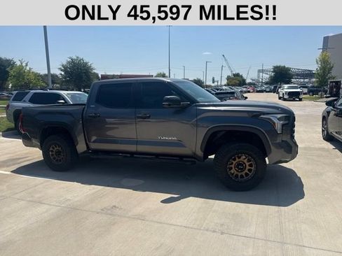 Used 2022 Toyota Tundra SR5 w/ SR5 Convenience Package AWD/4WD image 2