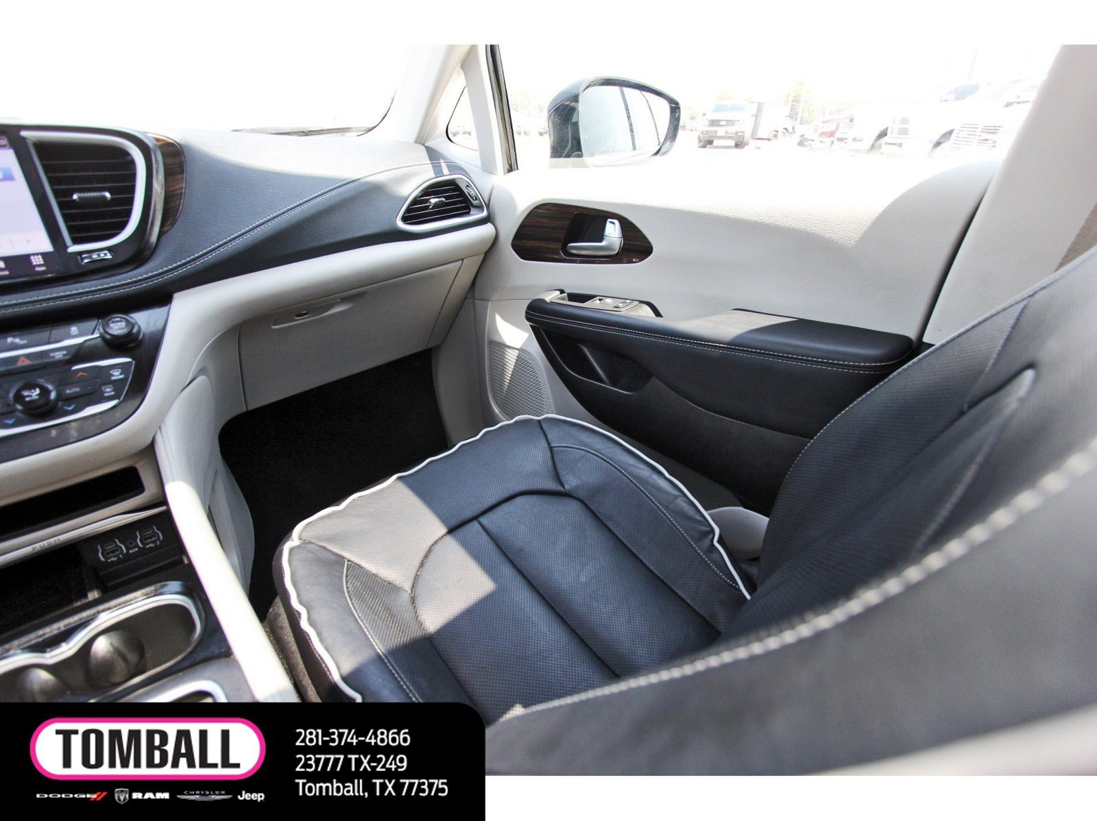 Used 2023 Chrysler Pacifica Limited FWD image 11