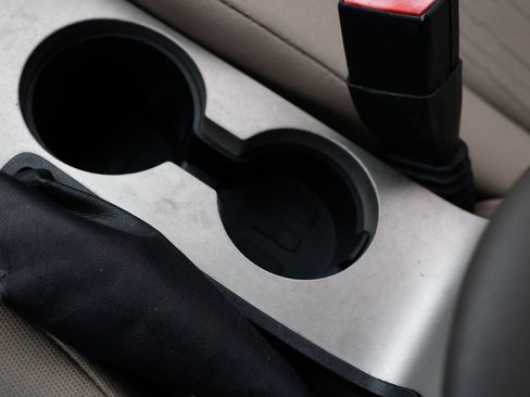 Used 2010 Ford Focus SE image 40