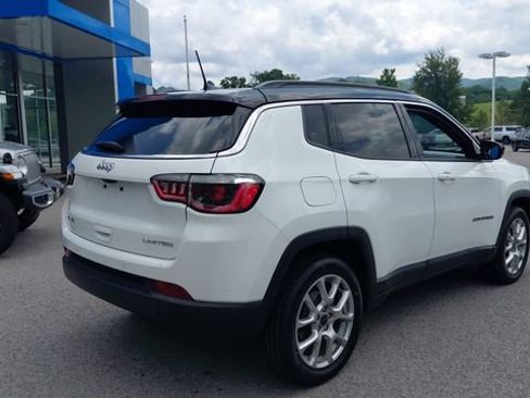 Used 2025 Jeep Compass Limited AWD/4WD image 4