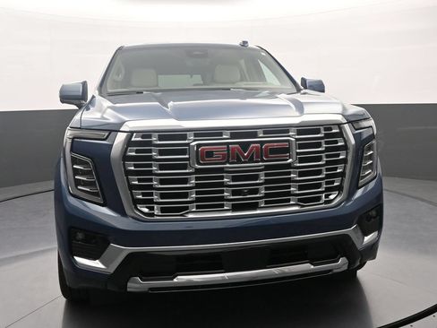 Used 2025 GMC Yukon Denali w/ Denali Reserve Package AWD/4WD image 2