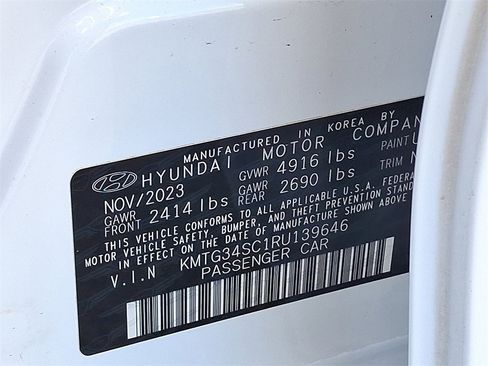 Used 2024 Genesis G70 2.5T image 29