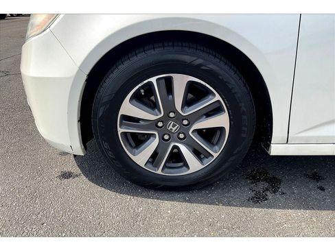 Used 2015 Honda Odyssey Touring Elite image 9