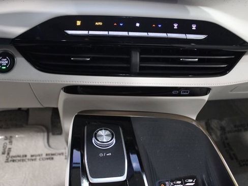 Used 2025 Buick Enclave Avenir w/ Super Cruise Package image 35