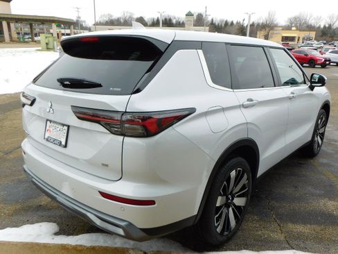 New 2026 Mitsubishi Outlander SE image 5