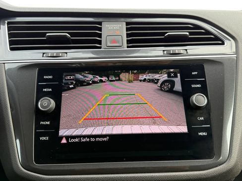 Used 2023 Volkswagen Tiguan SE R-Line FWD image 15