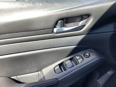 Used 2024 Nissan Altima 2.5 SV image 23