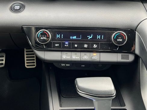 Certified 2025 Hyundai Elantra Sport image 32