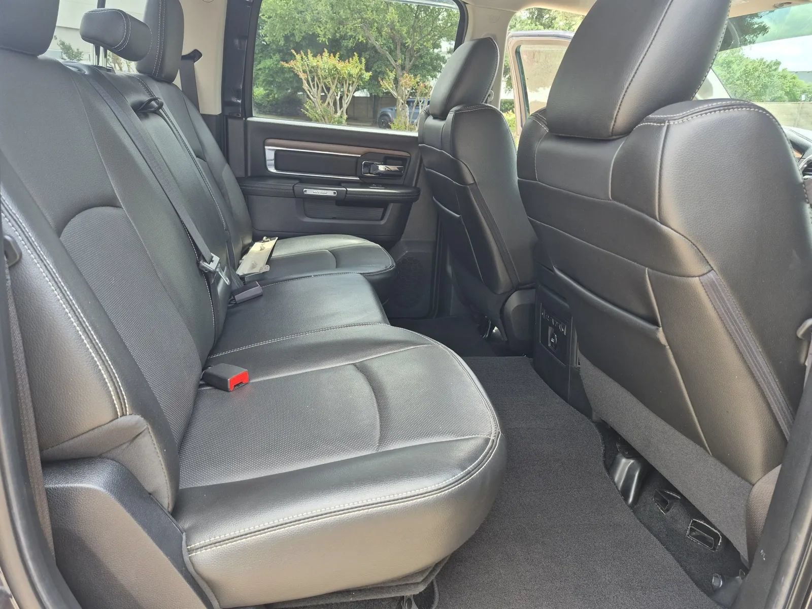 Used 2014 RAM 1500 Laramie RWD image 19