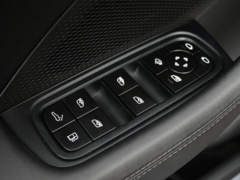 Used 2025 Porsche Panamera 4 image 19