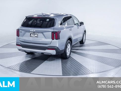 Used 2024 Kia Sorento LX FWD image 15