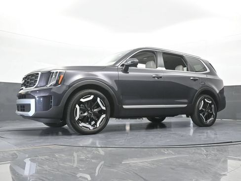 Used 2025 Kia Telluride S FWD image 58