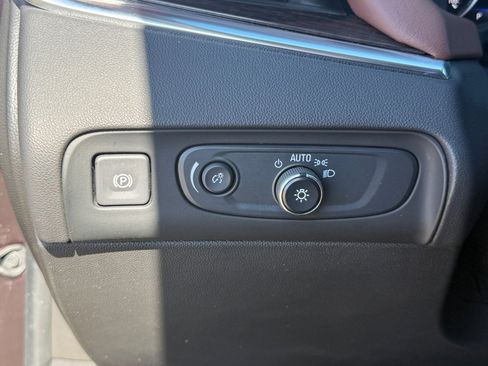 Used 2021 Buick Enclave Avenir w/ Avenir Technology Package FWD image 23
