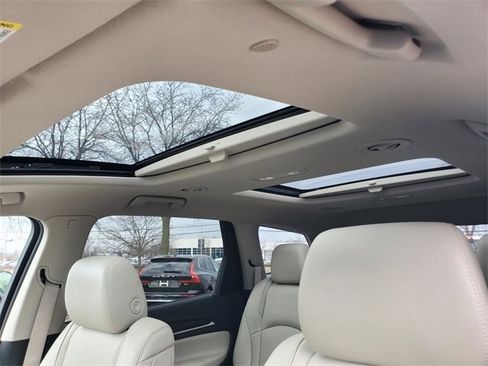 Used 2021 Buick Enclave Premium w/ Sun and Sites Package image 15