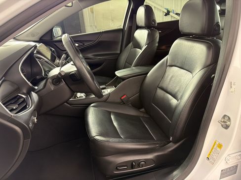 Used 2017 Chevrolet Malibu Premier w/ Premier Sun and Wheel Package FWD image 5