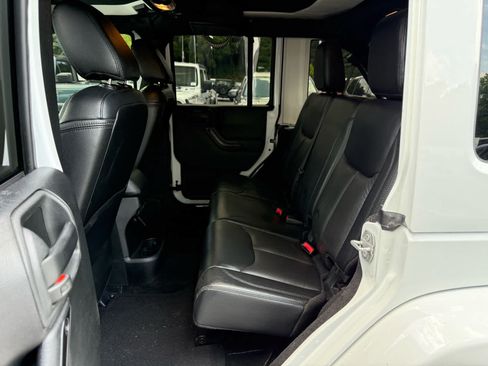 Used 2017 Jeep Wrangler Unlimited Sahara AWD/4WD image 24