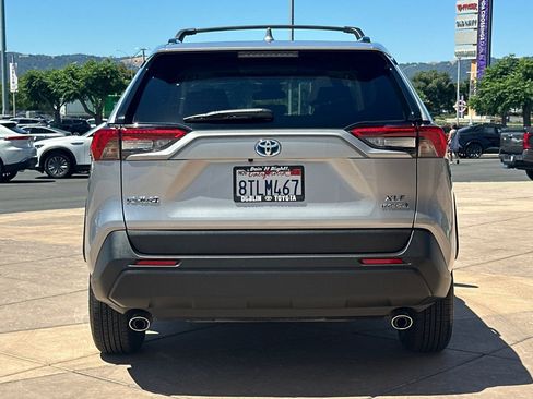 Used 2021 Toyota RAV4 XLE w/ Convenience Package AWD/4WD image 5