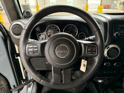 Used 2014 Jeep Wrangler Unlimited Sahara w/ Dual Top Group AWD/4WD image 18