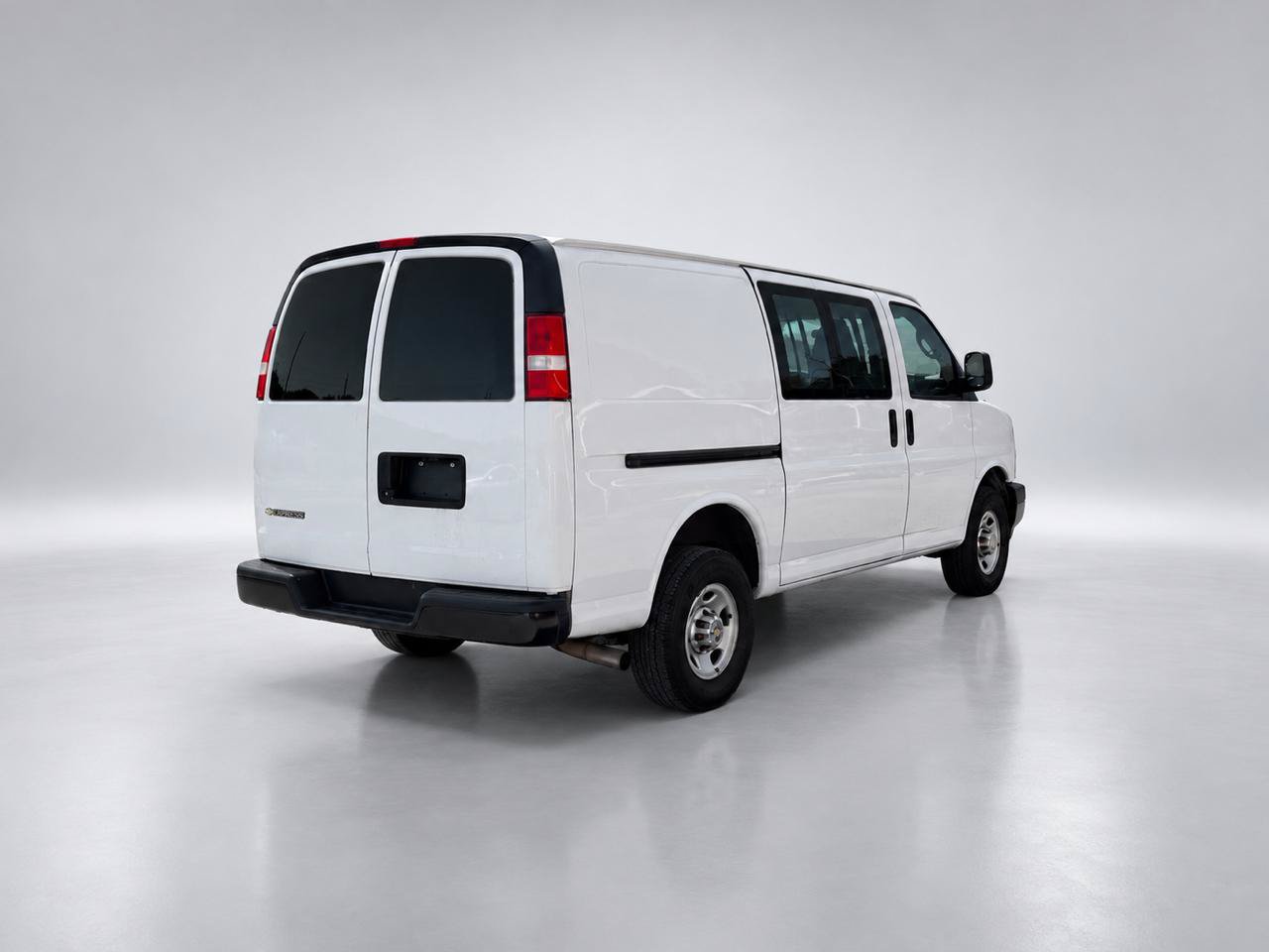 Used 2022 Chevrolet Express 2500 w/ Driver Convenience Package RWD image 5