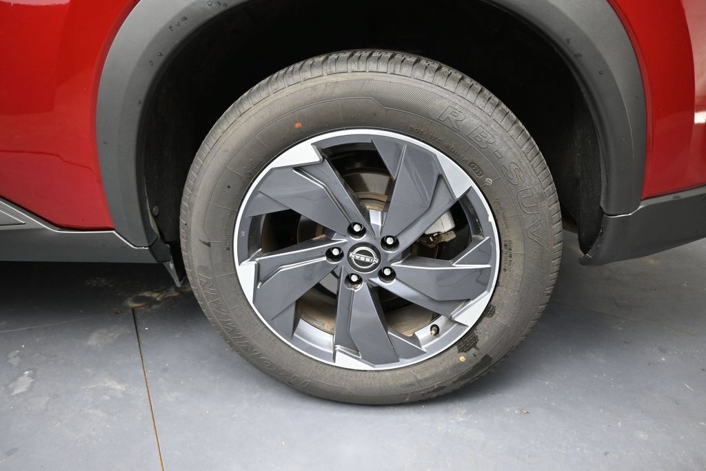 Used 2025 Nissan Rogue SV FWD image 10