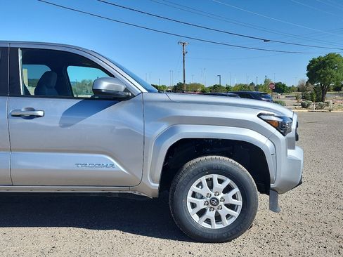 Used 2024 Toyota Tacoma SR5 AWD/4WD image 4