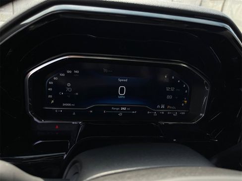 Used 2025 Chevrolet Silverado 1500 LT image 12