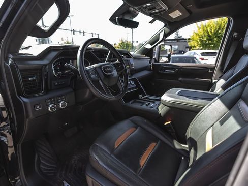 Used 2025 GMC Sierra 3500 AT4 w/ Technology Package AWD/4WD image 19