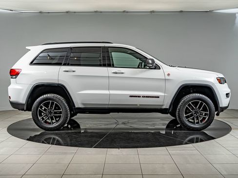 Used 2019 Jeep Grand Cherokee Trailhawk AWD/4WD image 4