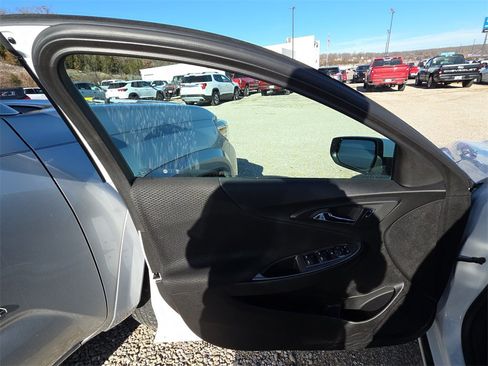 Used 2025 Chevrolet Malibu LT image 7