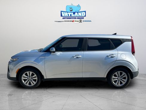 Used 2020 Kia Soul LX FWD image 2