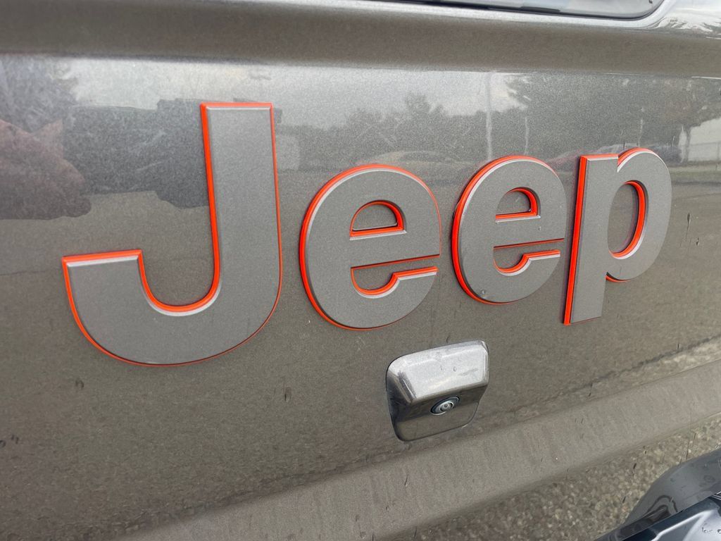 Used 2022 Jeep Gladiator Mojave w/ Cold Weather Group AWD/4WD image 17