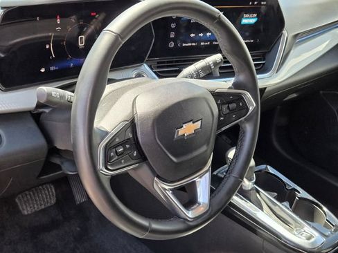Used 2024 Chevrolet Trax LT w/ Driver Confidence Package FWD image 18