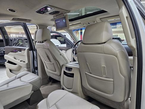 Used 2015 Cadillac Escalade ESV Luxury AWD/4WD image 26