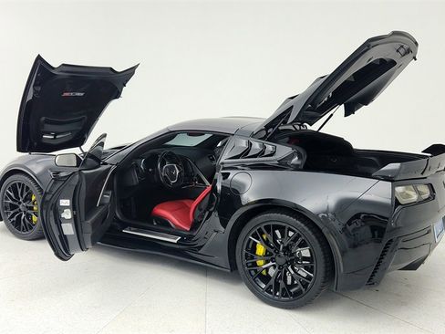 Used 2017 Chevrolet Corvette Z06 w/ Z07 Performance Package image 11