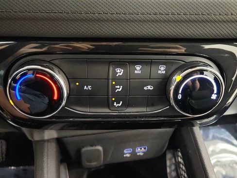 Used 2025 Chevrolet TrailBlazer LT AWD/4WD image 22