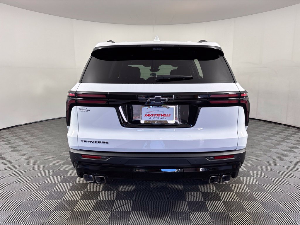 Certified 2026 Chevrolet Traverse LT w/ Midnight/Sport Edition FWD image 8