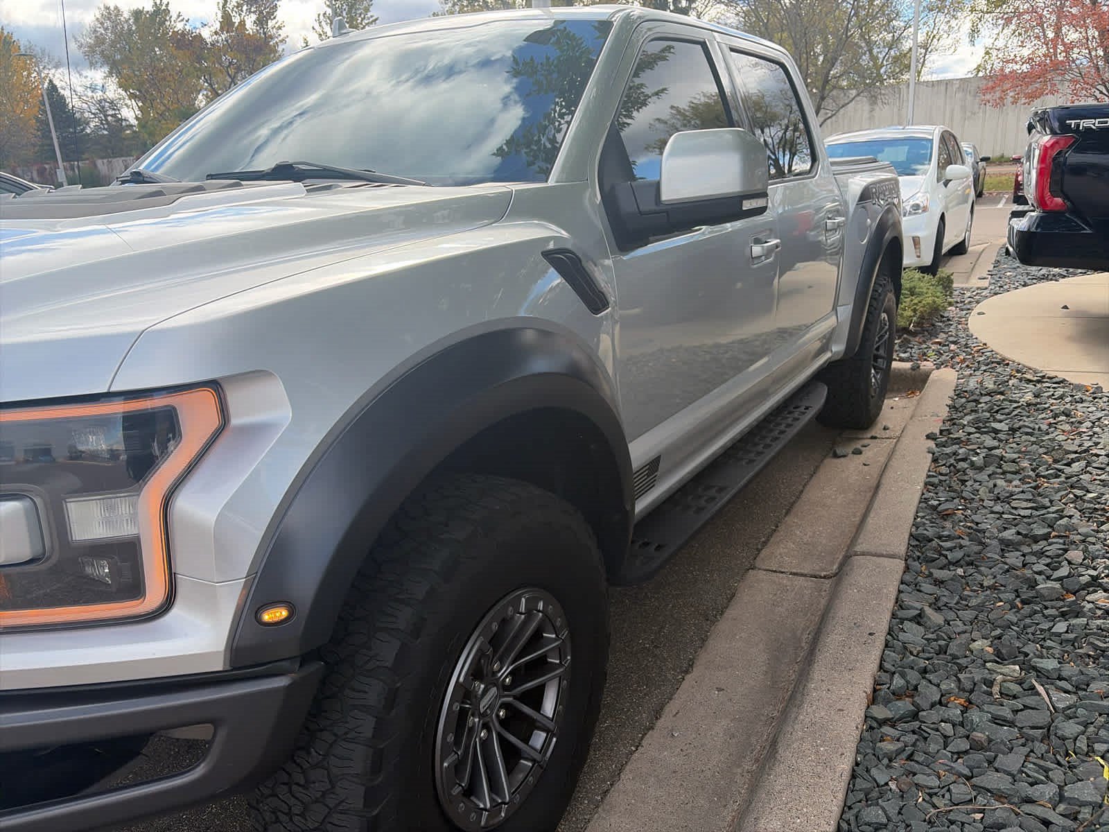 Used 2019 Ford F150 Raptor w/ Equipment Group 802A Luxury AWD/4WD image 3