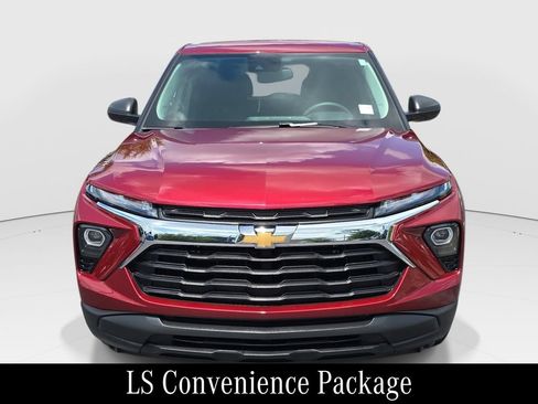 Used 2024 Chevrolet TrailBlazer LS w/ LS Convenience Package FWD image 2