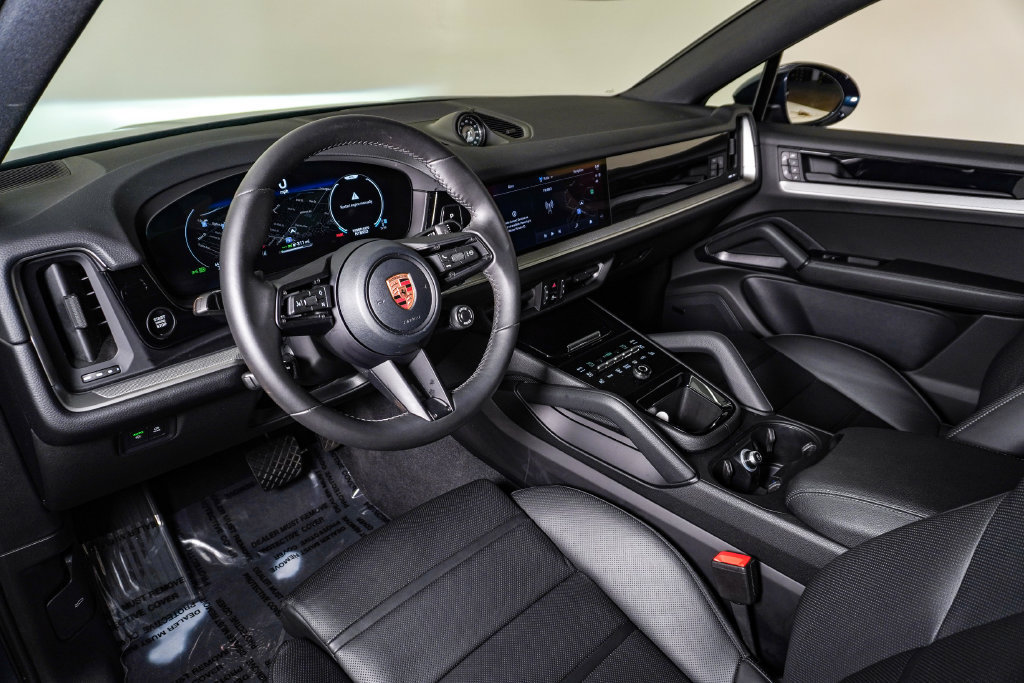 Certified 2026 Porsche Cayenne E-Hybrid Coupe AWD/4WD image 4