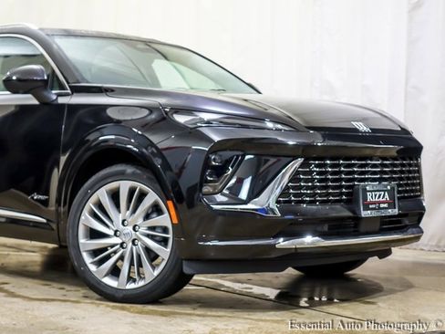 New 2025 Buick Envision Avenir image 2