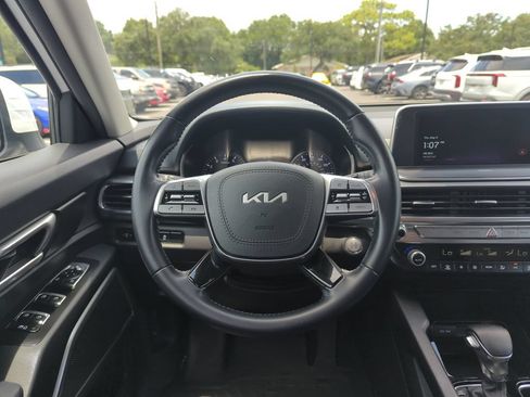 Used 2022 Kia Telluride LX FWD image 17