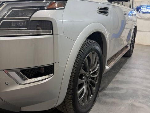 Used 2024 Nissan Armada Platinum w/ Captain's Chairs Package RWD image 4