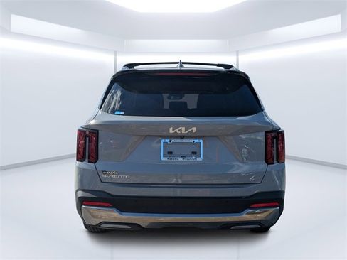 Used 2024 Kia Sorento S image 4