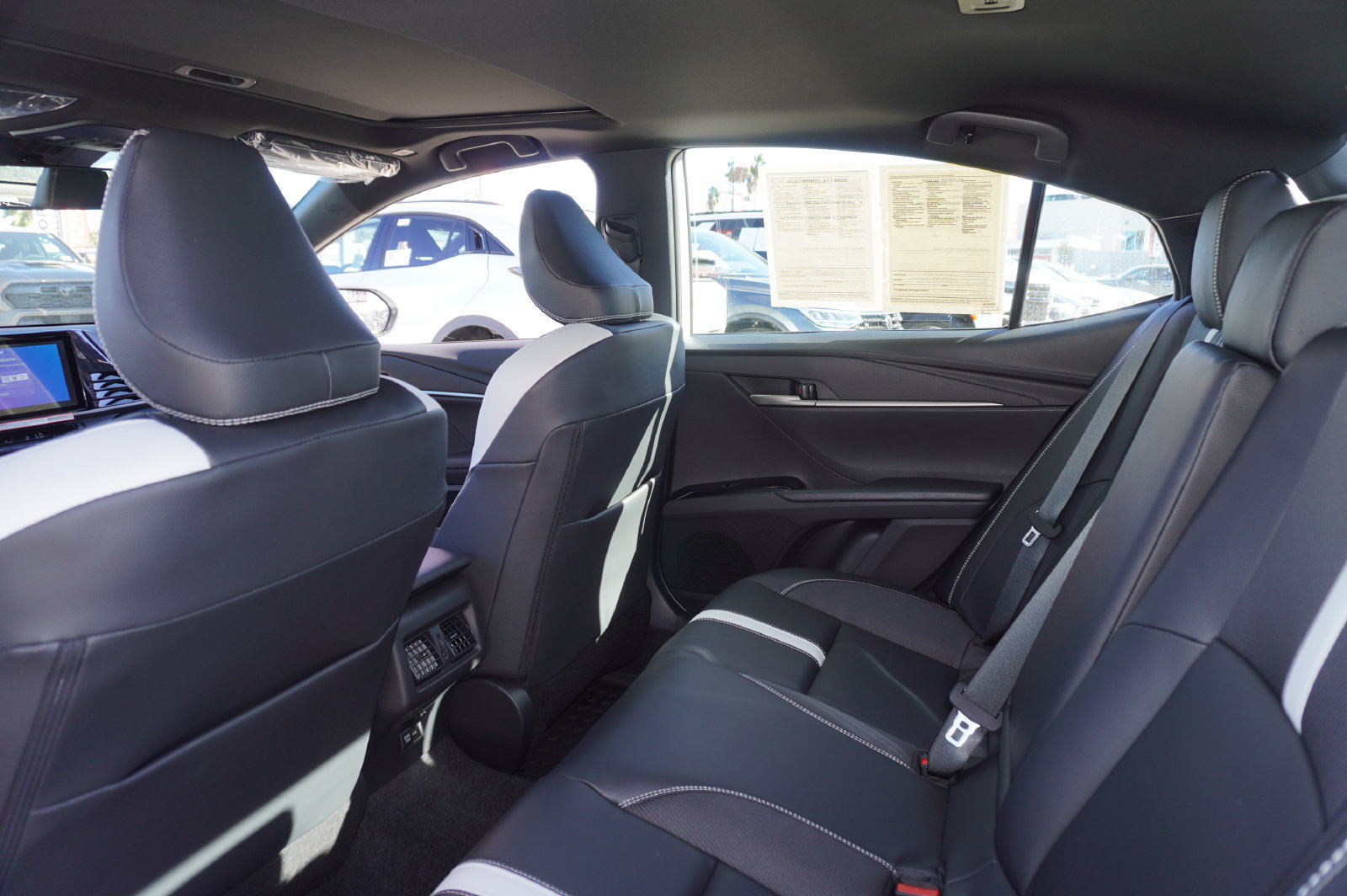 Used 2026 Toyota Camry Hybrid w/ Convenience Package FWD image 8