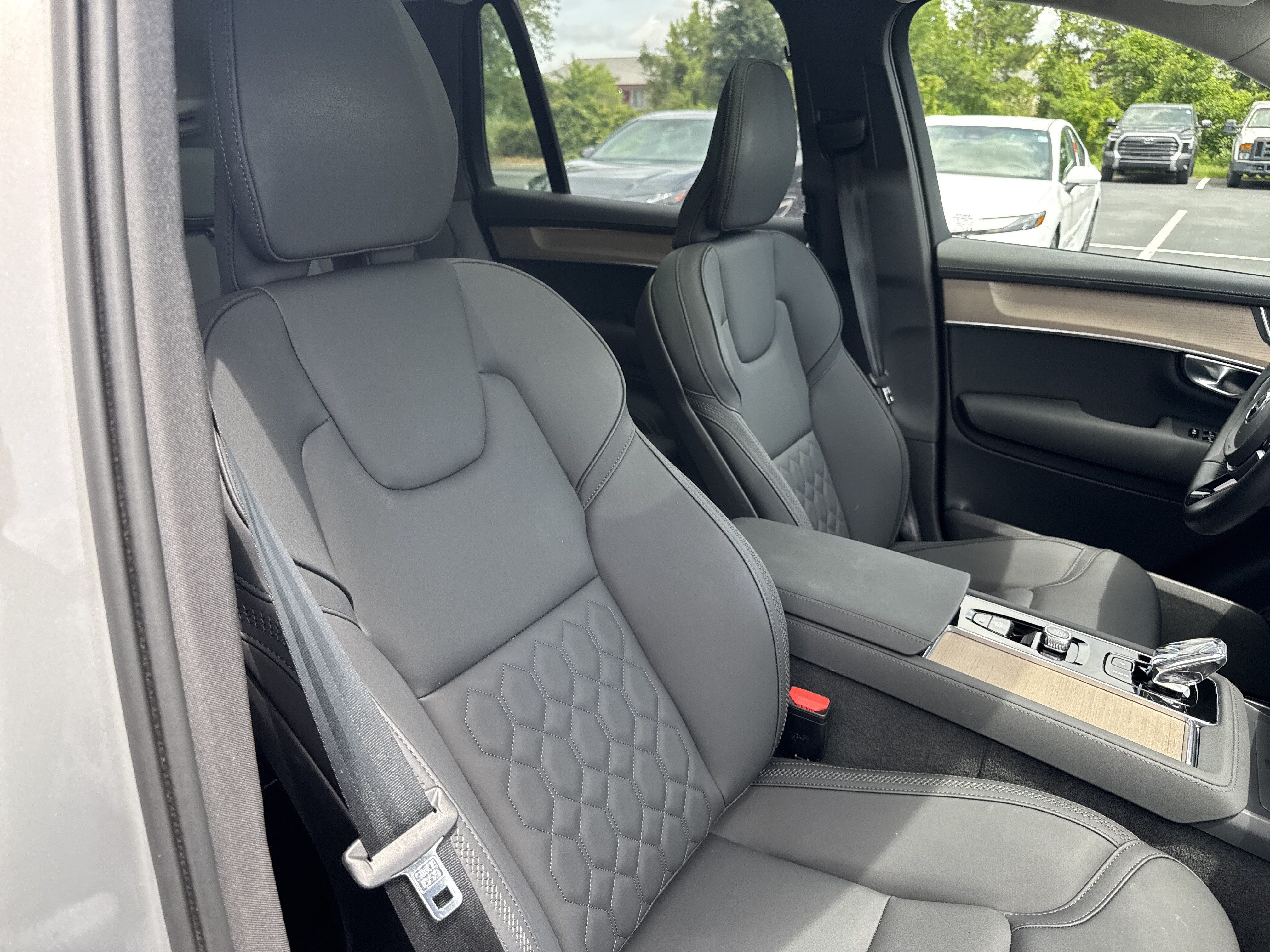 Used 2025 Volvo XC90 B6 Plus AWD/4WD image 40